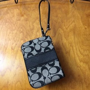 CLASSIC Coach emblem wristlet